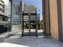 オフィスビル出入口