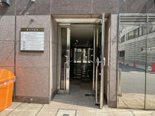 オフィスビル出入口