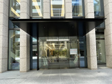 オフィスビル出入口