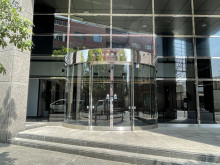 オフィスビル出入口