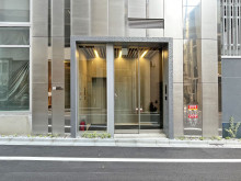 オフィスビル出入口