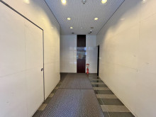 オフィスビル出入口