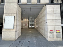 オフィスビル出入口