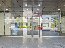 オフィスビル出入口