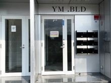 オフィスビル出入口