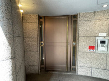 オフィスビル出入口