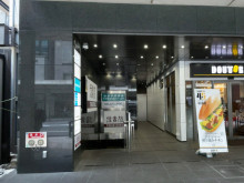 オフィスビル出入口