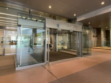 オフィスビル出入口