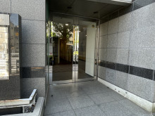 オフィスビル出入口