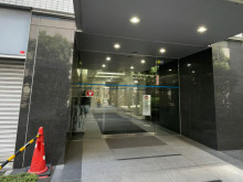 オフィスビル出入口