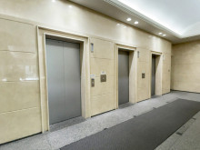 エレベーター(3基)