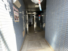 オフィスビル出入口