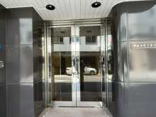 オフィスビル出入口