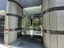 オフィスビル出入口