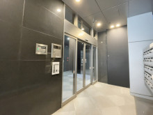 オフィスビル出入口