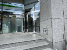 オフィスビル出入口