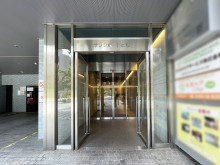 オフィスビル出入口