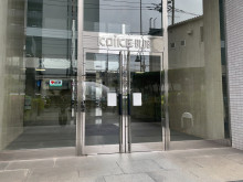 オフィスビル出入口