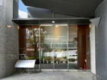 オフィスビル出入口