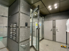 オフィスビル出入口