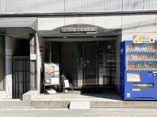 オフィスビル出入口