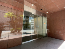 オフィスビル出入口