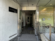 オフィスビル出入口