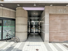 オフィスビル出入口