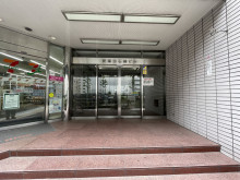 オフィスビル出入口