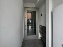 オフィスビル出入口