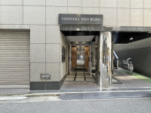 オフィスビル出入口