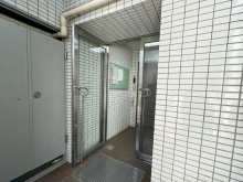 オフィスビル出入口