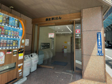 オフィスビル出入口