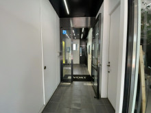 オフィスビル出入口