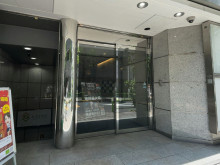 オフィスビル出入口