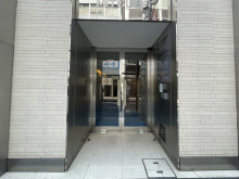 オフィスビル出入口