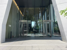 オフィスビル出入口