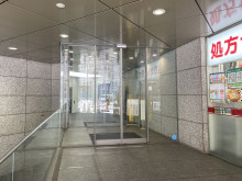 オフィスビル出入口