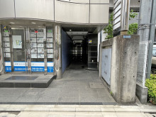 オフィスビル出入口