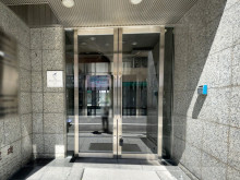 オフィスビル出入口