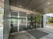 オフィスビル出入口