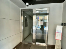 オフィスビル出入口