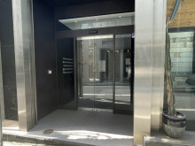 オフィスビル出入口