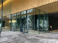 オフィスビル出入口