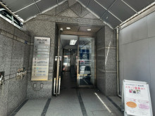 オフィスビル出入口