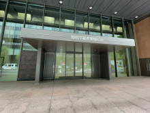 オフィスビル出入口