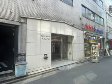 オフィスビル出入口