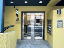 オフィスビル出入口