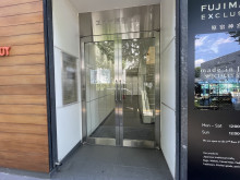 オフィスビル出入口