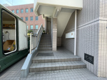 オフィスビル出入口